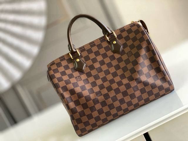 无肩带款 顶级原单N41364 speedy 30 手袋 在 1930 年推出的 Speedy 手袋 以当时的旅行革命作为创作灵感 尽显路易威登标志性设计风格