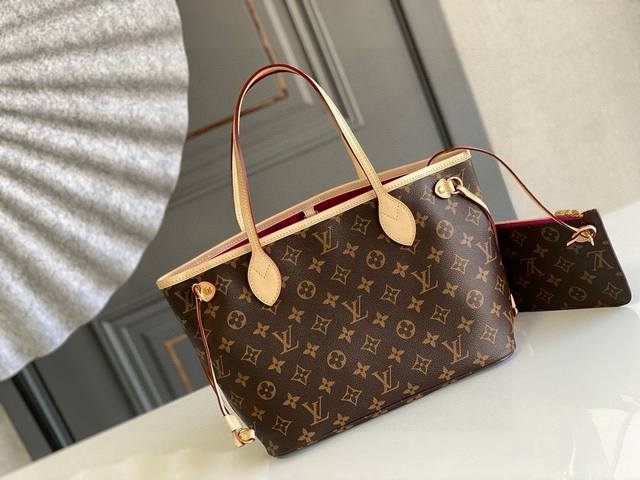 小号钢钉 顶级原单M41245 neverfull pm 這款Neverfull Mm手挽袋將雋永經典的設計融合傳統的細節 選用Monogram帆布打造 綴以天