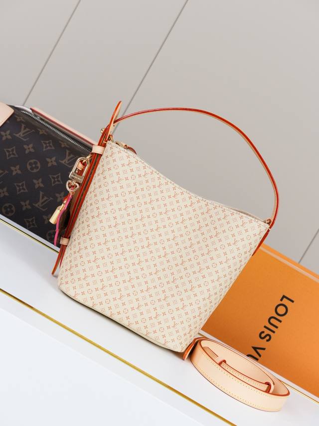 动态163C01芯片 M15130 白花 顶级原单 独家背景实拍 路易威登以 Lv Romance 元素传递灵动活力 于 2025 早秋系列倾情推出此款 All