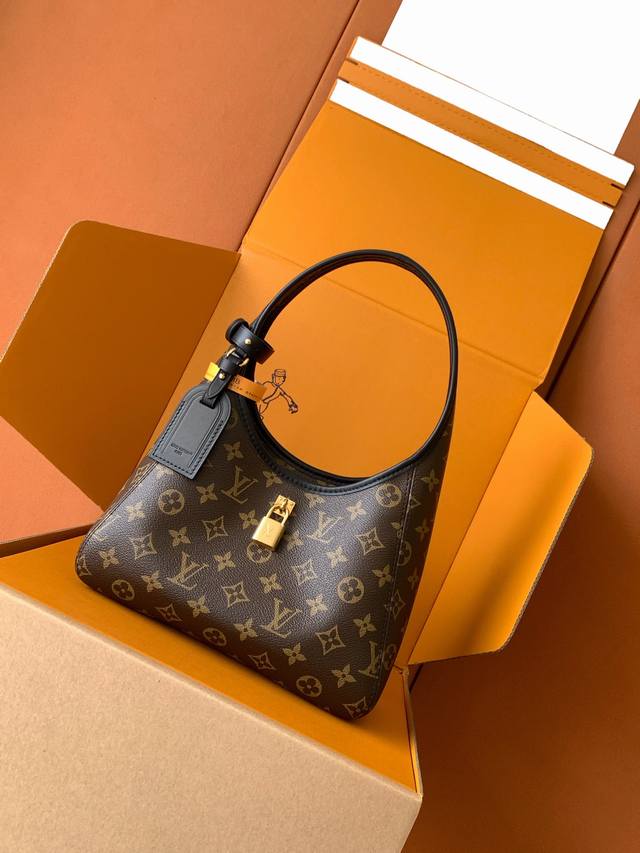 特级Mb高弹面料 the Drop 小号手袋 型号 M12 材料 A+级全钢五金 进口高弹面料 包装 全套特级免税Mb包装 尺寸 15 X 12 X 28 厘米