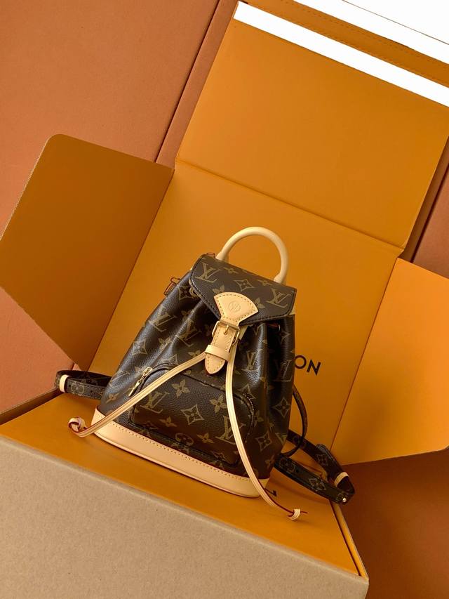 特级全钢Mb动态变码 蒙苏里 Mini双肩包M11199老花 时尚轮廓突出的蒙苏里迷你背包 单色涂层帆布材质的身体部分 牛皮材质的底部部分 天然牛皮材质的装饰协