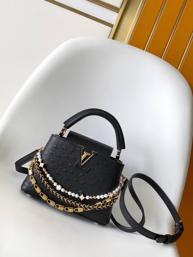 M11906鸵鸟纹 M12345黑色 M12279白色 M11908黑色 M11906 绿色 特级原厂皮 动态芯片 本款 Capucines Bb 手袋出自 T