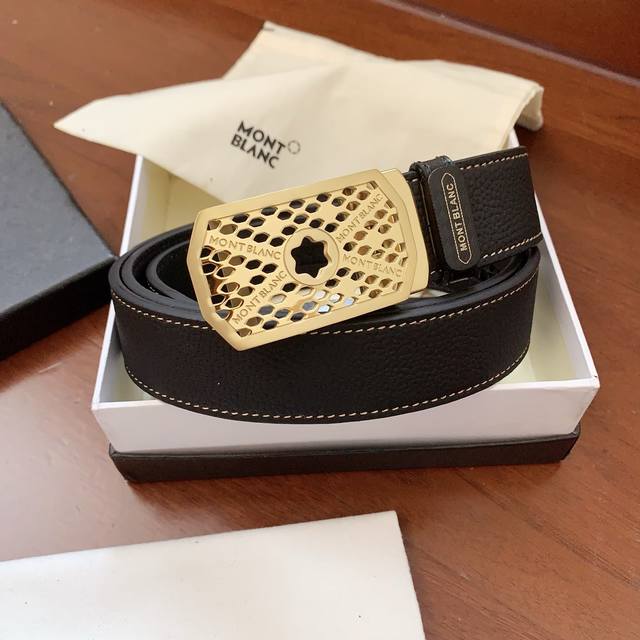 万宝龙男士自动腰带- 宽度3.5Cm 带身采用土黄色牛津线缝制 时尚潮流版型进口原厂皮料 精品钢扣 精工打造 手感柔软 长短可以裁剪