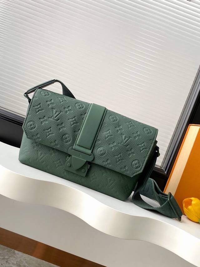 动态163C芯片 顶级原单加强版 M23741绿压 顶级原单 变码芯片 S-Cape 邮差包取材 Monogram 压纹 Taurillon 皮革 新颖开合设计