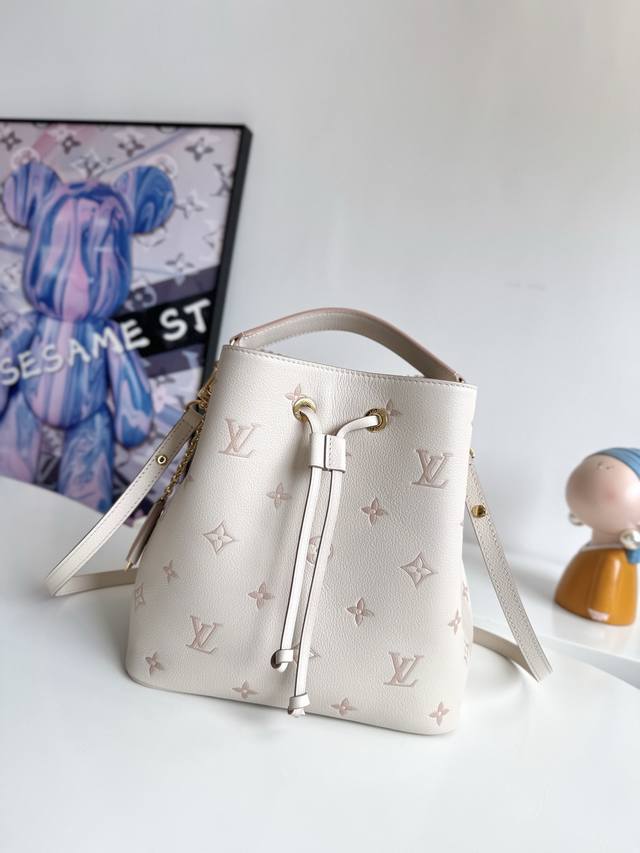 163C动态芯片配专柜包装 海外原单M14401独家实拍 本款 N Ono 中号手袋以经典 Monogram Empreinte 皮革演绎同色美学 借耀目链条装