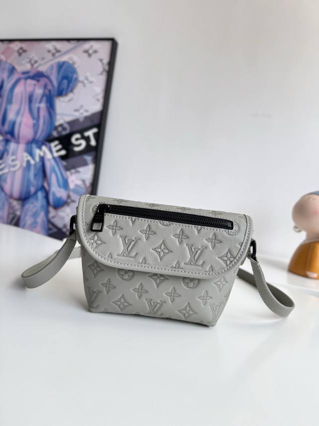 163C动态芯片配专柜包装 海外原单M14794独家实拍 本款 pulse 迷你手袋为 Monogram Shadow 压纹牛皮革浸染摩登新色 以柔软质感升级考