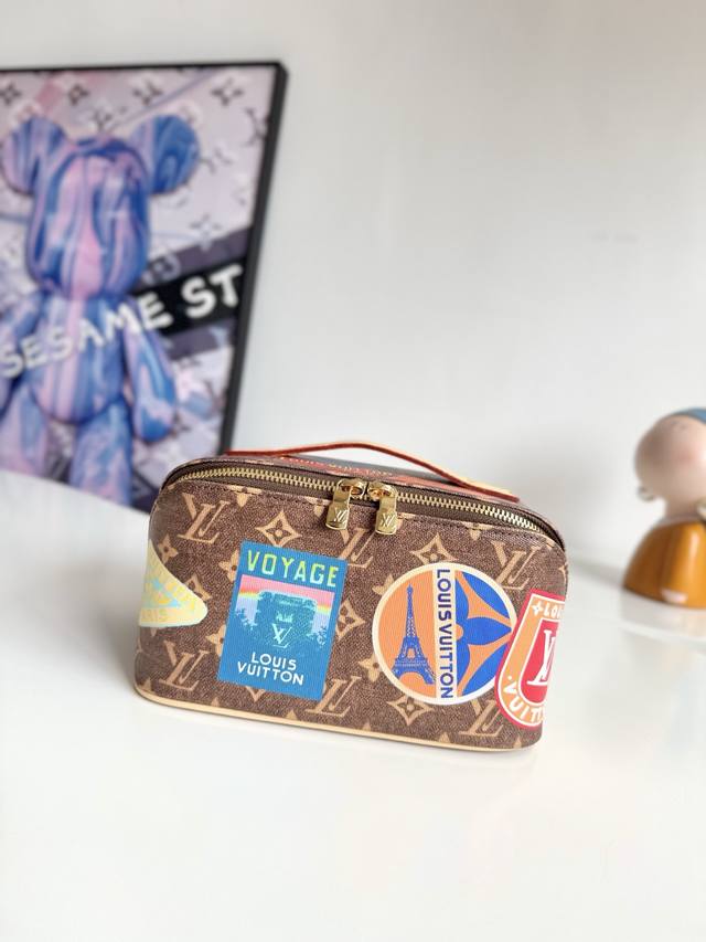 163C动态芯片配专柜包装 海外原单M14744独家实拍 本款 2 Compartments 盥洗袋为 Monogram 涂层帆布搭配牛皮革饰边 以路易威登旅行