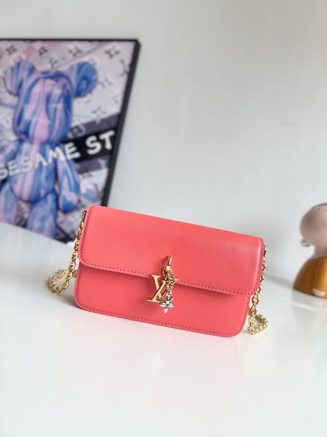 163动态芯片配专柜包装 海外原单M14548独家实拍 本款 Wallet On Chain 手袋出自路易威登 Lv Bloom 系列 以牛皮革裁出时髦且实用的