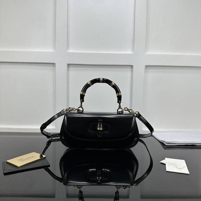 出货了 Gucci新专款柜品质 顶级原单货 原厂皮 原厂五金 实物实拍 款号:827750克皮 羊皮内里 尺寸:W26.6Xh13Xd8Cm