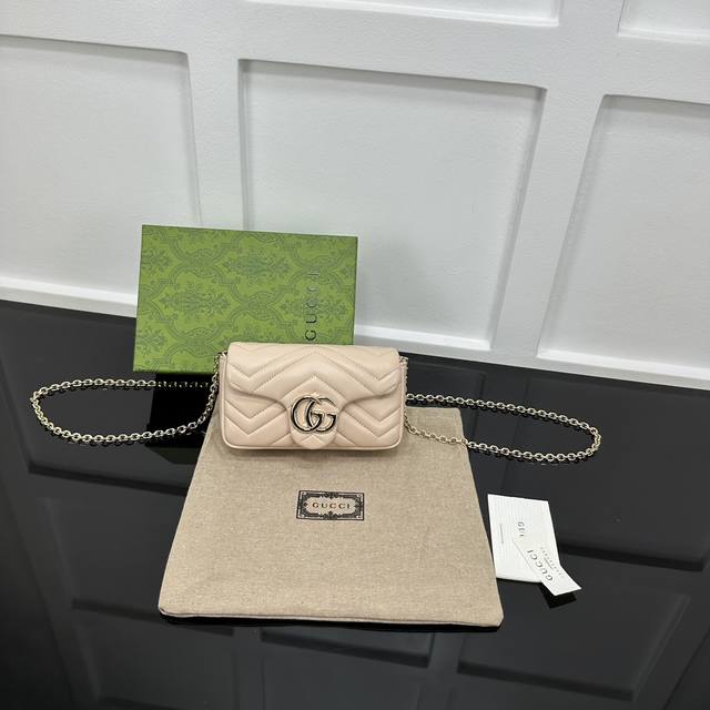 Gucci新款专柜品质 顶级原单货 原厂皮 原厂五金 实物实拍 款号 841290浅粉 羊皮 配礼盒 尺寸 W16.5Xh9.5Xd4.5Cm