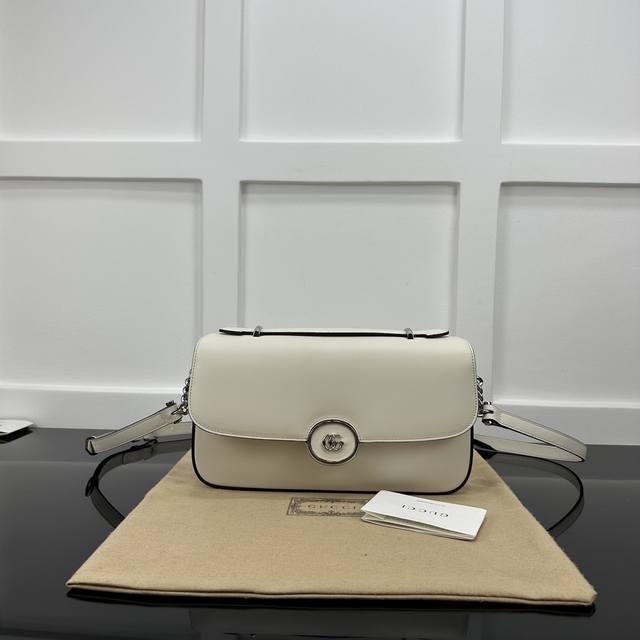 Gucci新款专柜品质 顶级原单货 原厂皮 原厂五金 实物实拍 款号 739721白皮 尺寸 W27Xh15Xd5Cm