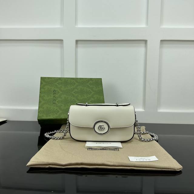 出货了 Gucci新专款柜品质 顶级原单货 原厂皮 原厂五金 实物实拍 款号:760194全皮白色 配礼盒 尺寸:W18.5Xh10X4Cm