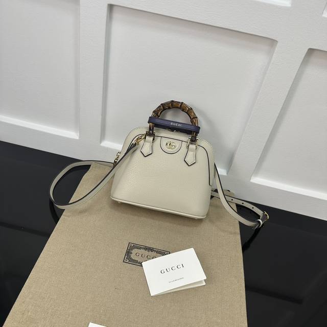 Gucci新款专柜品质 顶级原单货 原厂皮 原厂五金 实物实拍 款号 715775白皮 尺寸 W20Xh16Xd8.5Cm Gucci新款专柜品质 顶级原单货 原厂皮 原厂五金 实物实拍 款号 715775白皮 尺寸 W20Xh16Xd8.5Cm