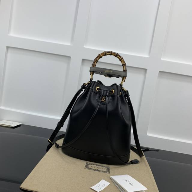 Gucci新款专柜品质 顶级原单货 原厂皮 原厂五金 实物实拍 款号 724652克皮 尺寸 W23.5Xh38Xd10.5Cm