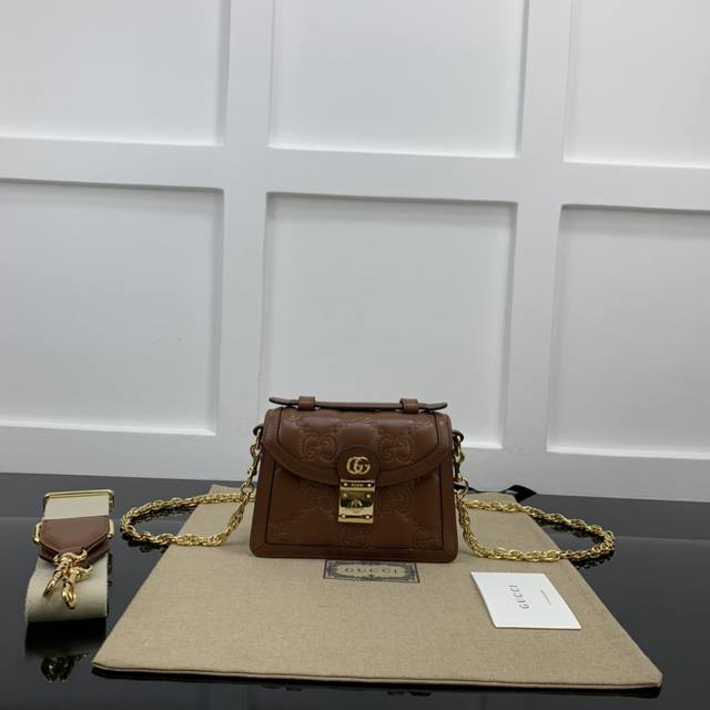 Gucci新款专柜品质 顶级原单货 原厂皮 原厂五金 纯铜链条 实物实拍 款号 724499棕皮绣花 尺寸 W18Xh13Xd6.5Cm