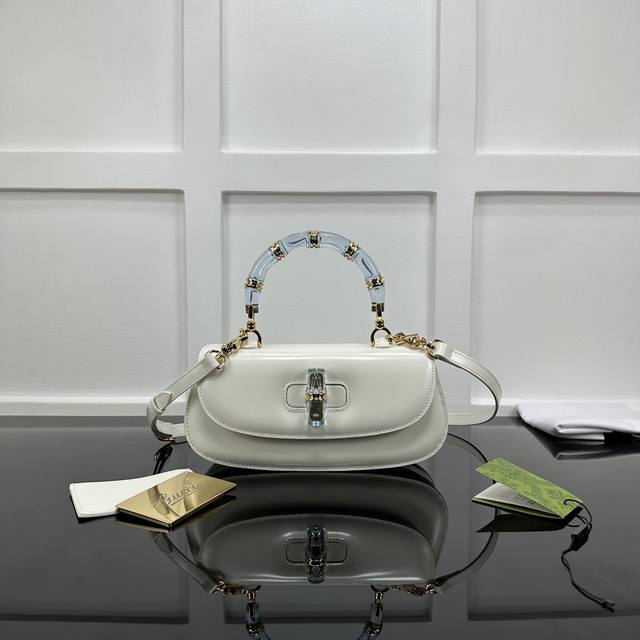 Gucci新专款柜品质 顶级原单货 原厂皮 原厂五金 实物实拍 款号:827750白皮 羊皮内里 尺寸:W26.6Xh13Xd8Cm Gucci新专款柜品质 顶级原单货 原厂皮 原厂五金 实物实拍 款号:827750白皮 羊皮内里 尺寸:W26.6Xh13Xd8Cm