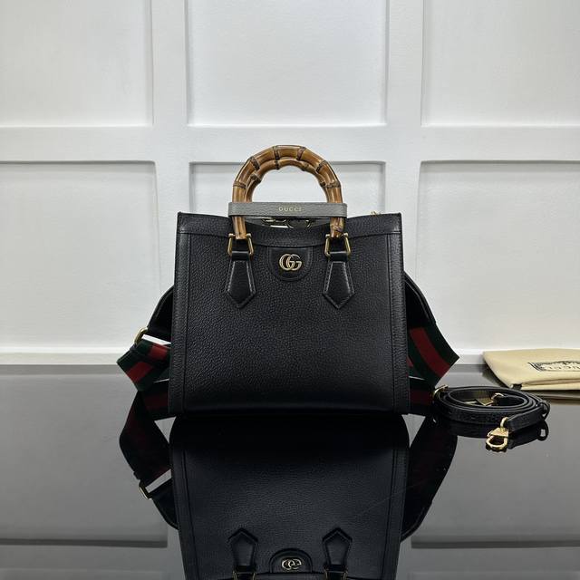 Gucci新专款柜品质 原厂皮 原厂五金 实物实拍 款号:702721克皮灰带 尺寸:W27Xh24X11Cm Gucci新专款柜品质 原厂皮 原厂五金 实物实拍 款号:702721克皮灰带 尺寸:W27Xh24X11Cm