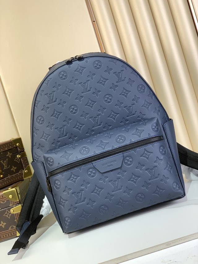 顶级原厂 Discovery小号双肩包 M14884 条纹压花 本款 Discovery 小号双肩包取材 Monogram Shadow 压纹牛皮革 为经典设计 顶级原厂 Discovery小号双肩包 M14884 条纹压花 本款 Discovery 小号双肩包取材 Monogram Shadow 压纹牛皮革 为经典设计