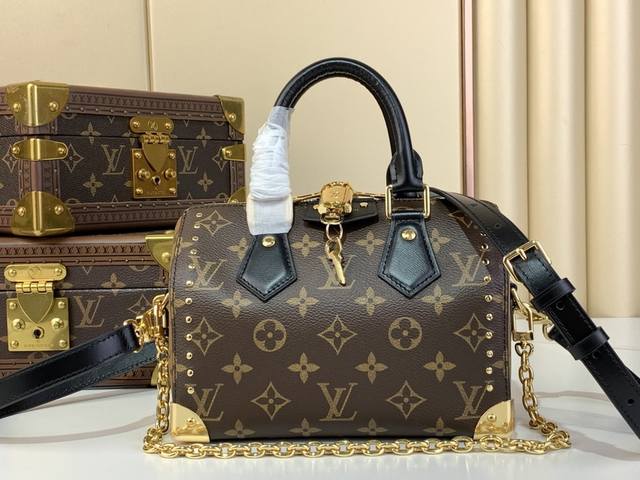 顶级原厂 M13146老花 铆钉秀款 lv枕头这一季Louis Vuitton秀款 2025早春系列]酷黑皮革与小巧老花时尚达人们 准备好迎接Lv2025早春系