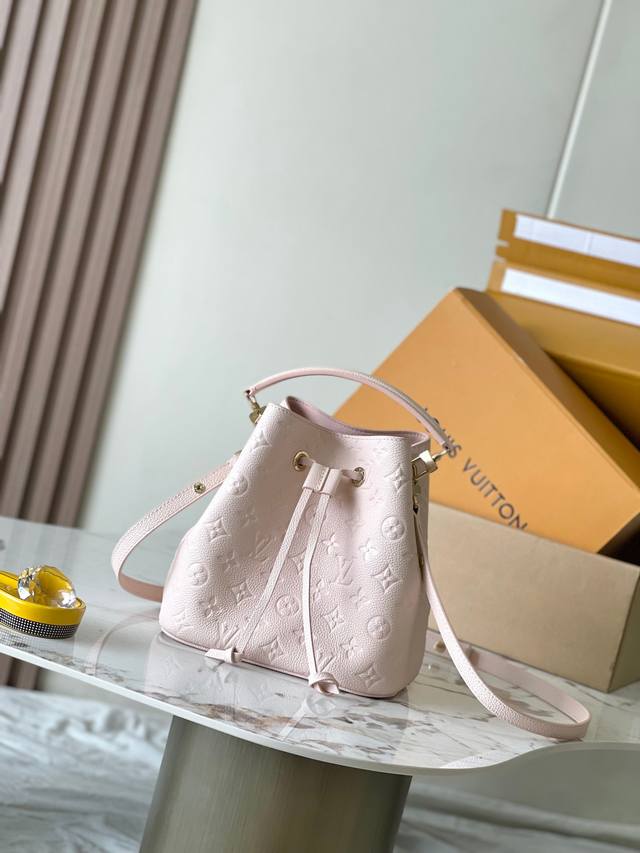 特级Mb芯片版原厂皮 本款 N Ono Bb 手袋渲染春日新色 为 Monogram Empreinte 牛皮革压印 Lv 字母和 Monogram 花卉 明丽