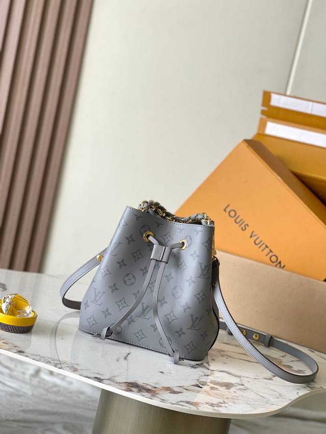 特级Mb芯片版原厂皮 本款Neonoe Bb手袋选用品牌崭新 Monogram Ink皮革 以经典印花点亮手袋系列 型号 M12749鲨鱼灰动态芯片版 材料 A