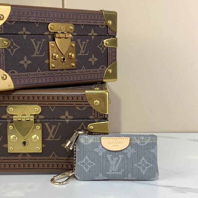 顶级原厂 卡钥匙盒 口袋钥匙 M13208 牛仔 灰色 在Maison的 Monogram Denim Ms系列中登场的 现代且实用的 pochettekre