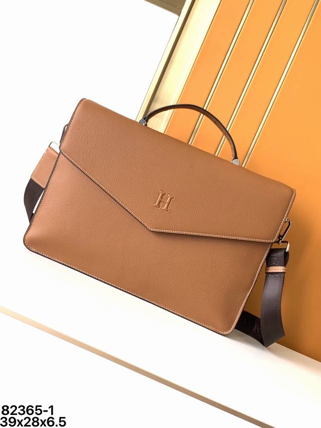 公文包型号 82365-1#土黄顶级原单货爱玛意大利专用头层牛皮 手感超级柔软细腻 质感高端有档次 专柜同款 绝对高端货 高纤维布裡 专柜五金配件 质量超赞 尺