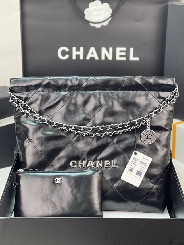 小号款号 As3260 3261.3262颜色 夜空蓝 chanel品牌艺术总监Virginie Viard在 年春夏时装秀上推出一款新款手提包 包袋运用皮革穿