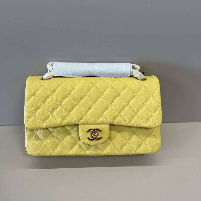 1112 Cf 25Cm 小球纹 进口对版小牛皮 市场独家好货 可以进出专柜对比的顶尖货 皮质细节及做工看图片哦 堪称完美 欢迎货比三家 1112 Cf 25Cm 小球纹 进口对版小牛皮 市场独家好货 可以进出专柜对比的顶尖货 皮质细节及做工看图片哦 堪称完美 欢迎货比三家