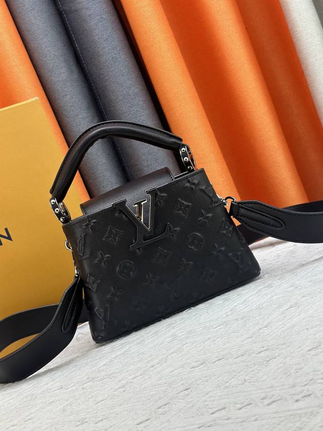 独家实拍 黑色浮雕 M59939 M94519 金字包 Capucines手袋 本款 Capucines 迷你手袋展露细腻 Taurillon 皮革的微妙莹泽