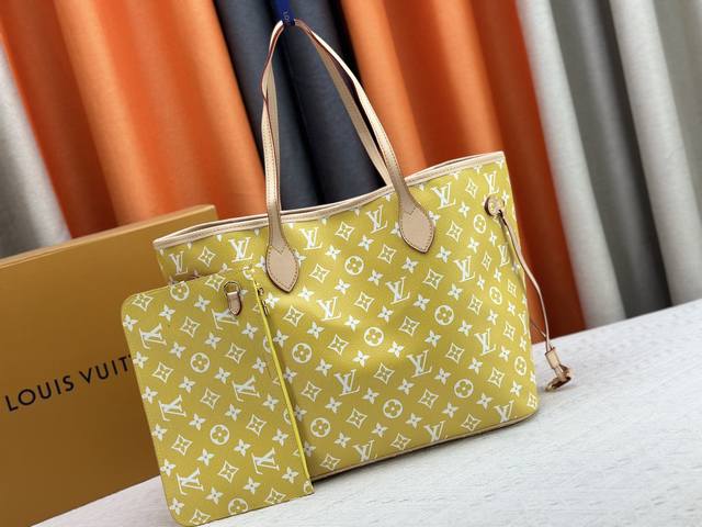 M40995 绚烂彩色 Epi 皮革使 Neverfull 中号手袋非常适合日常使用 这款完美的手袋极具实用性 将包上的系带系紧 亦使其显得更加精巧 成为一款时 M40995 绚烂彩色 Epi 皮革使 Neverfull 中号手袋非常适合日常使用 这款完美的手袋极具实用性 将包上的系带系紧 亦使其显得更加精巧 成为一款时