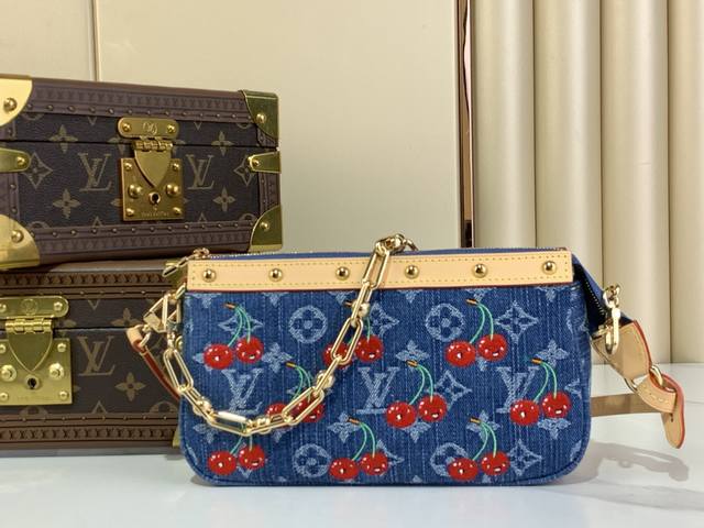 顶级原厂 pochette Accessoires 麻将包手袋 M13994 蓝色丹宁牛仔 樱桃 pochette Accessoires 手袋加入路易威登 X