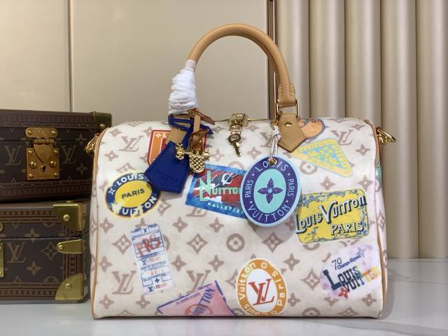 顶级原厂 对版 带飞机 Speedy Soft 30 手袋 M14587白花 徽章 本款 Speedy Soft 30 手袋以复古笔触演绎 Monogram D