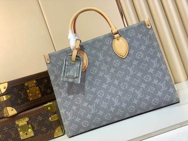 顶级原厂 Onthego Mm M13189 灰色 牛仔 这一版的Onthego Mm庆祝了2005年标志性的Monogram牛仔布图案的回归 它由有机棉制成