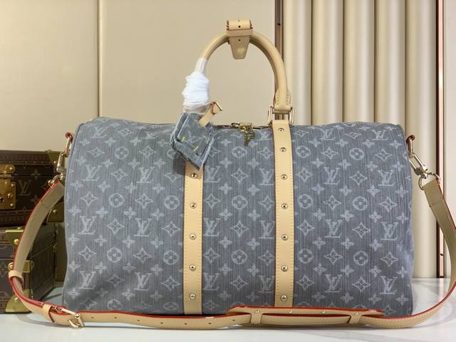 顶级原厂 M13748灰色 丹宁牛仔旅行袋 Keepall 45 旅行袋 这款精致的Keepall 45旅行袋采用柔和的棉质Monogram帆布制成 它与真皮边 顶级原厂 M13748灰色 丹宁牛仔旅行袋 Keepall 45 旅行袋 这款精致的Keepall 45旅行袋采用柔和的棉质Monogram帆布制成 它与真皮边