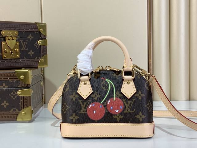 顶级原厂 M13416 本款Nano Alma手袋结合Monogram涂层帆布与牛皮革饰边 令玲珑廓形呈现路易威登 村上隆系列的樱桃图案 顶部手柄和可拆卸井调节