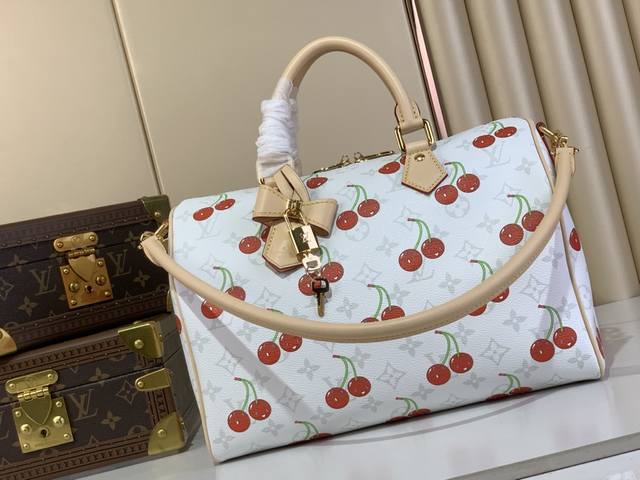 顶级原厂 Speedy Soft 30 手袋 M14238 白花 樱桃 邂逅路易威登 X 村上隆复刻系列的个性美学 Monogram 涂层帆布本次选择素净色彩 顶级原厂 Speedy Soft 30 手袋 M14238 白花 樱桃 邂逅路易威登 X 村上隆复刻系列的个性美学 Monogram 涂层帆布本次选择素净色彩