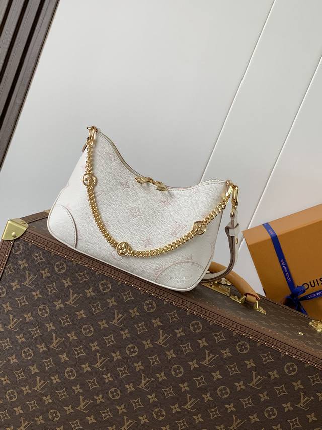 顶级原单变码芯片M14634 本款 Boulogne 手袋以同色美学重绎经典 Monogram Empreinte 皮革 借可拆卸链条与 Lv 花卉装饰注入优雅