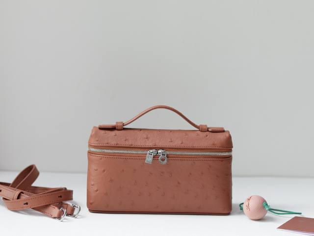 配专柜全套包装. 新品上线鸵鸟皮Loro piana 诺悠翩雅 L19 Extra pocket系列手拿 斜挎包 经典风格和简约风组合 双开合拉链 淡淡荔枝纹牛