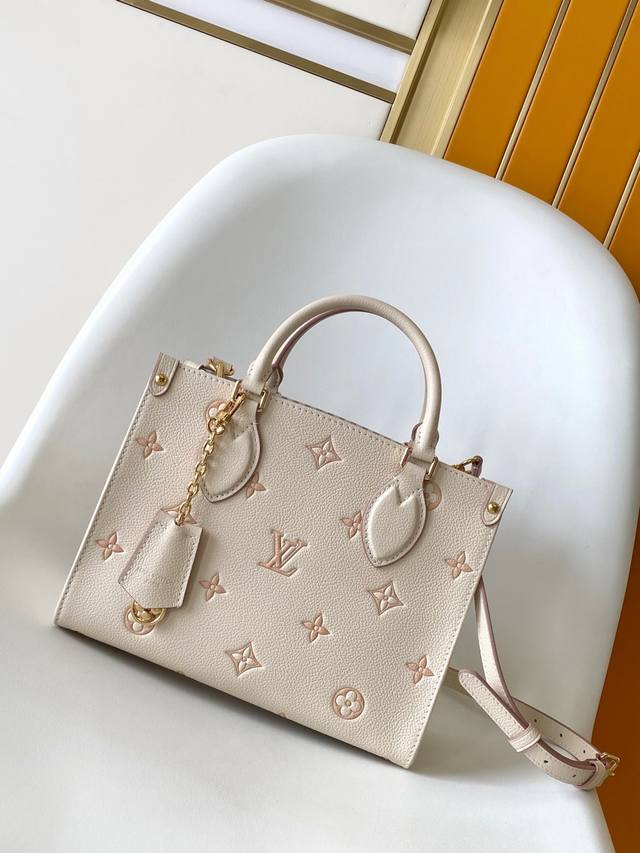 M14403 顶级原单 动态163 本款Onthego小号手袋焕新品牌经典Monogram Empreinte皮革 以相同色调勾勒图案轮廓 可拆卸金属链条装饰点 M14403 顶级原单 动态163 本款Onthego小号手袋焕新品牌经典Monogram Empreinte皮革 以相同色调勾勒图案轮廓 可拆卸金属链条装饰点