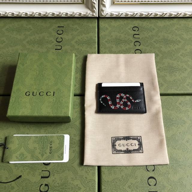 顶配版 配绿盒包装Gucci 顶级货品 原单品质 实物实拍 男女士通用款小卡片包 款号 451277 颜色: 水波纹王蛇 黑色 尺寸:10X7 出货了