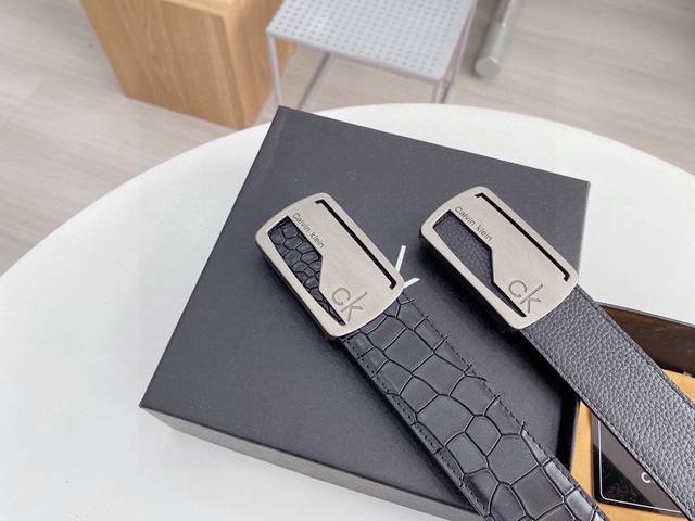 Ck 美国品牌 为全球最大的高级时尚控股公司以传统手工设计和款式新颖誉满全球 此款采用纯牛皮名师制作 随心驾驭[奸笑] 附带原版包装 宽度3.8厘米