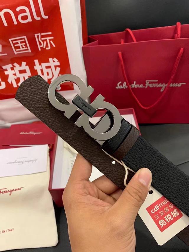 Ferragamo菲拉格慕 全套包装 皮带腰带 将摩登设计与精湛的手工技艺完美结合 打造出风格华贵典雅 实用性和款式并重 手感柔软舒中 双面可用 黑配咖啡3.5