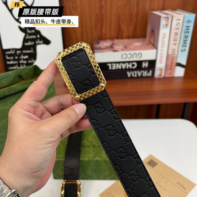 原版品质打孔 品牌 古奇G家 男款 颜色 黑 扣头 金 扣头 原版精品纯铜五金扣头 带身 原版牛皮 尺寸 宽约 3.8Cm 长约 95Cm-125Cm 类别 打