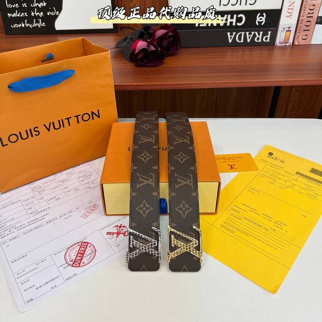 配送正版飞机盒包装路易L官网正版原单精品 精品扣对版版型 高端专供 意大利原产皮料 正版皮料越用越亮 搭配正品面料 比价请先比货 好货不怕比 正品同材质精钢五金