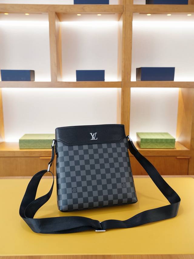 路易威登 官网同步 高版本 斜挎单肩背包 永恒不过时的标志性产品 纯原单牛皮 顶级五金制作 非市面普通版本 今年Lv最爱的款式 全部实拍 实用性非常高 完全不用