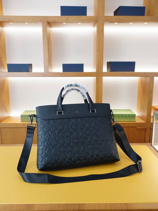 蔻驰 官网同步 高版本 手提斜挎背包 永恒不过时的标志性产品 纯原单小牛皮 顶级五金制作 非市面普通版本 今年Coach最爱的款式 全部实拍 实用性非常高 完全