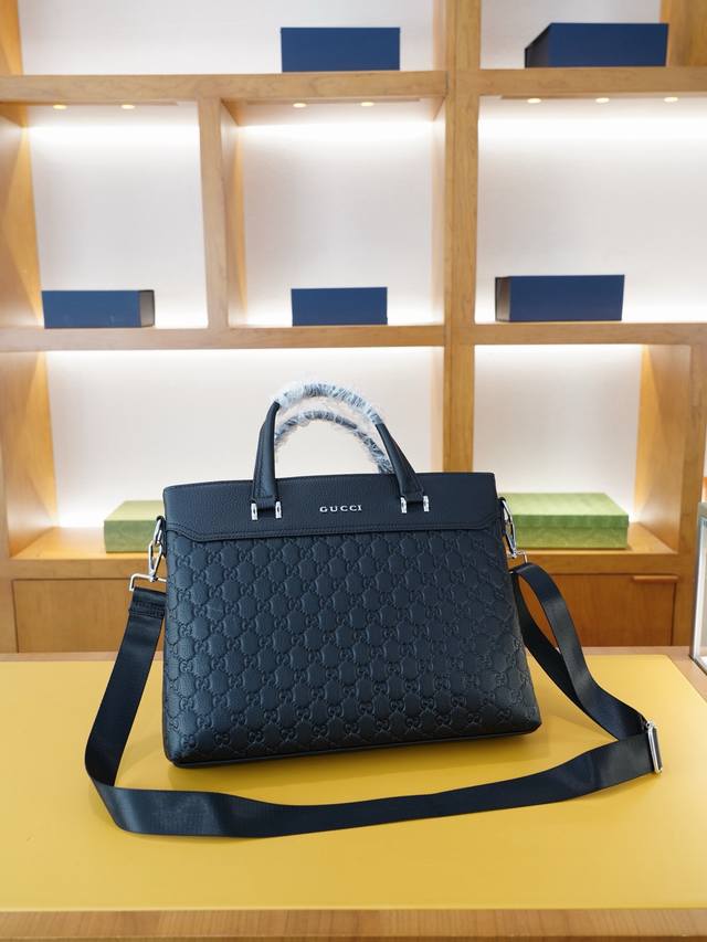 古驰 官网同步 高版本 手提斜挎背包 永恒不过时的标志性产品 纯原单小牛皮 顶级五金制作 非市面普通版本 今年Gucci最爱的款式 全部实拍 实用性非常高 完全
