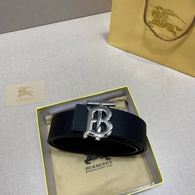 burberrry 巴宝莉 Tb专属标识图案 采用百搭设计 搭配精美的Thomas Burberry灵感专属标识扣 宽4.0Cm 简单大方