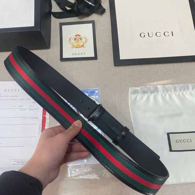 品牌 Gucci 等级 原品版质.进口层头牛皮 专柜售典经爆款开模 油精边致 电车脑线 手感柔软.实物拍摄修无饰 上效身果超好.配专柜全包套装.送礼带自首选 送